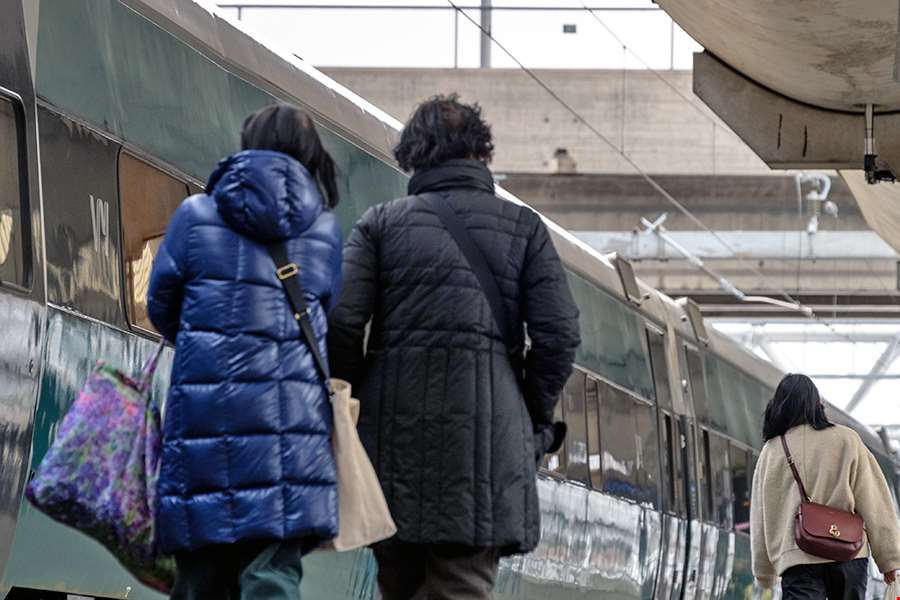 Togpassasjerer på Oslo S skal ta toget til Bergen. Foto: Rune Fossum